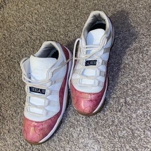 **JORDAN PINK SNAKESKIN SZ: BIG KIDS 6Y**